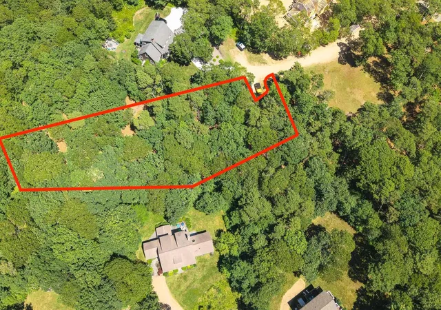 1st image of 4 Wilsons Ln, Edgartown, MA 02539 | MLS# 22602446