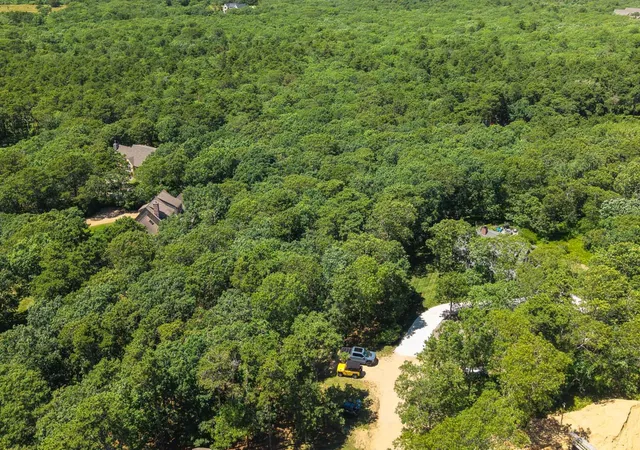 2nd image of 4 Wilsons Ln, Edgartown, MA 02539 | MLS# 22602446