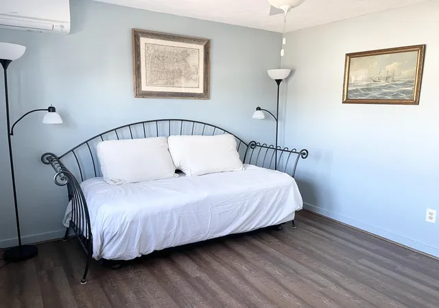 2nd image of 690 Commercial St, Provincetown, MA 02657