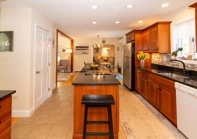 3rd image of 68 Front St, Oak Bluffs, MA 02557 | MLS# 22602650