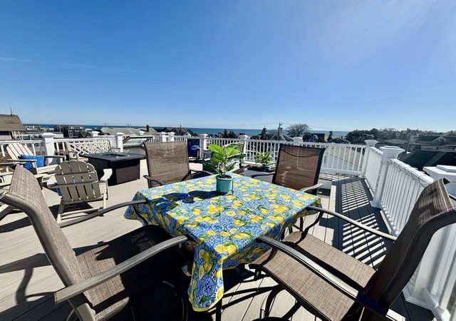 4th image of 37 Circuit Ave, Oak Bluffs, MA 02557