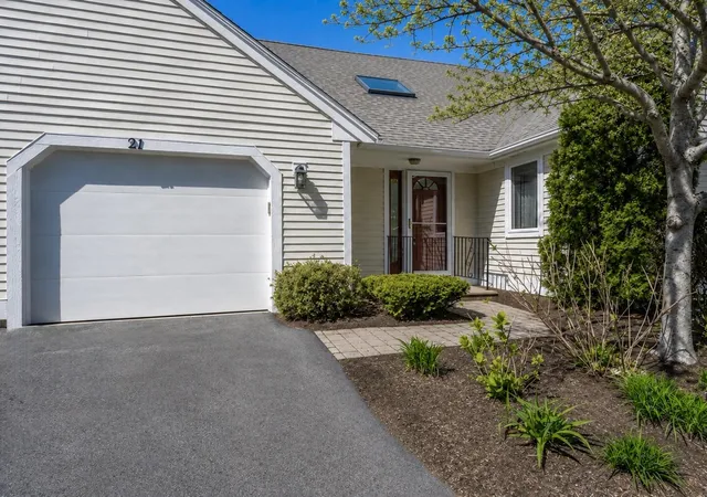 1st image of 21 Rolling Green Ln, Mashpee, MA 02649 | MLS# 22602139
