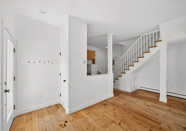 4th image of 34 Conwell St, Provincetown, MA 02657