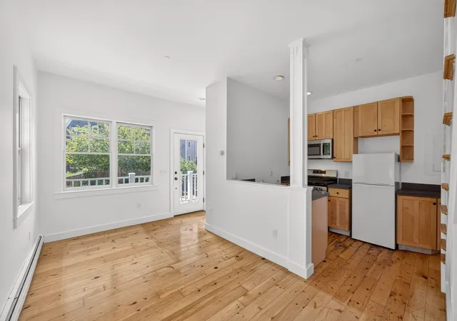 5th image of 34 Conwell St, Provincetown, MA 02657