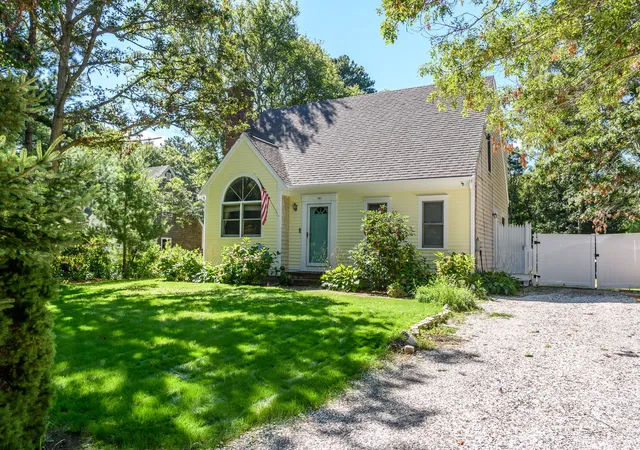 Photo 2 of Sale Pending at 191 James Cir, Mashpee, MA 02649 | MLS# 22602358 | Listing updated on 2026-10-26