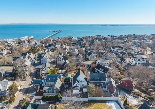 24th image of 21 Mechanic St, Provincetown, MA 02657 | MLS# 22602354