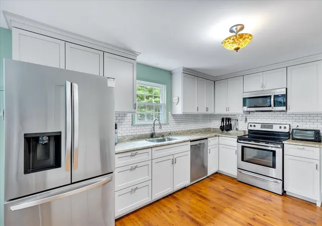 2nd image of 8 Brigantine Ave, Osterville, MA 02655 | MLS# 22602391