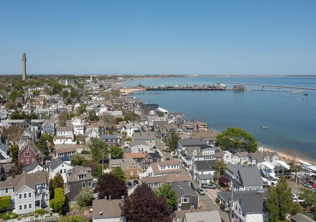 35th image of 134 Commercial St, Provincetown, MA 02657 | MLS# 22602431