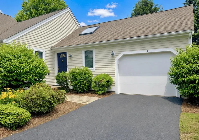 Homes for sale in Mashpee, MA | 1 Woods Edge Ln, Mashpee, MA 02649 | MLS# 22602484