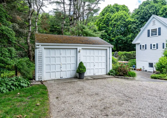 3rd image of 156 E Bay Rd, Osterville, MA 02655 | MLS# 22602593
