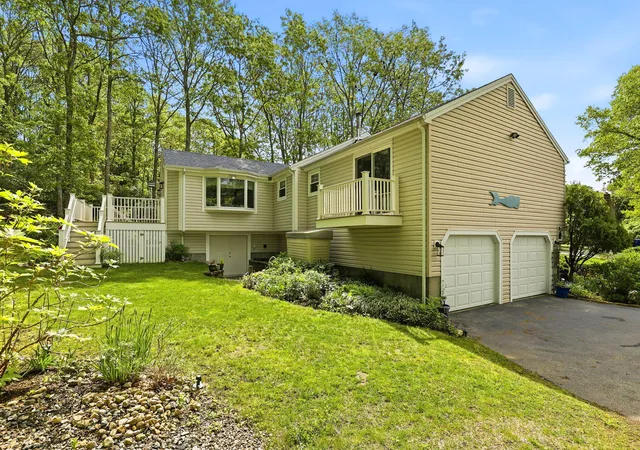 5th image of 17 Briggs Ave, Buzzards Bay, MA 02532 | MLS# 22602598