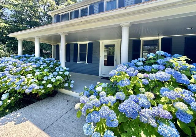 Homes for sale in Mashpee, MA | 744 Old Barnstable Rd, Mashpee, MA 02649 | MLS# 22602572