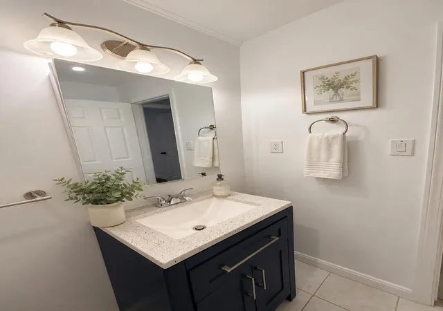 Homes for sale in Hyannis, MA | 307 W Main St #APT 1, Hyannis, MA 02601 | MLS# 22602570