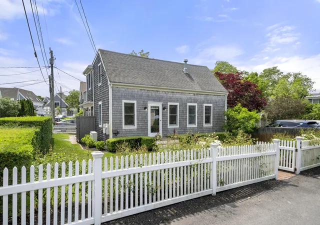 2nd image of 44 Pleasant St, Provincetown, MA 02657 | MLS# 22602906