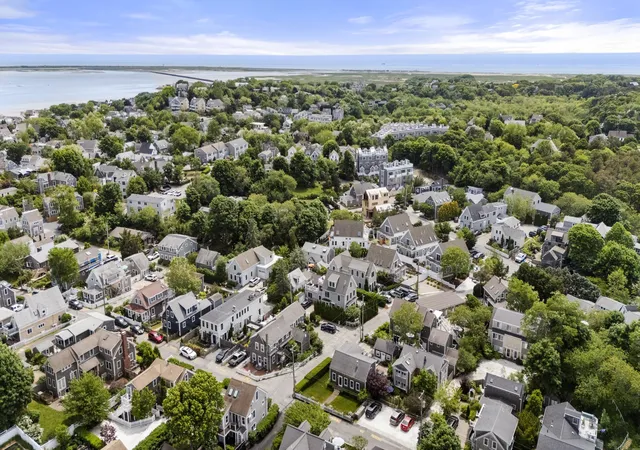 37th image of 44 Pleasant St, Provincetown, MA 02657 | MLS# 22602906
