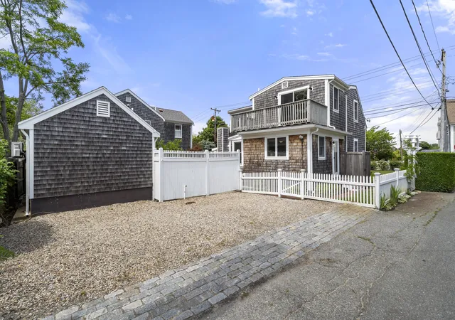3rd image of 44 Pleasant St, Provincetown, MA 02657 | MLS# 22602906