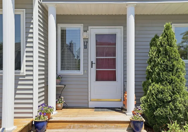 2nd image of 2743 Cranberry Hwy #APT 17B, Wareham, MA 02571 | MLS# 22602763