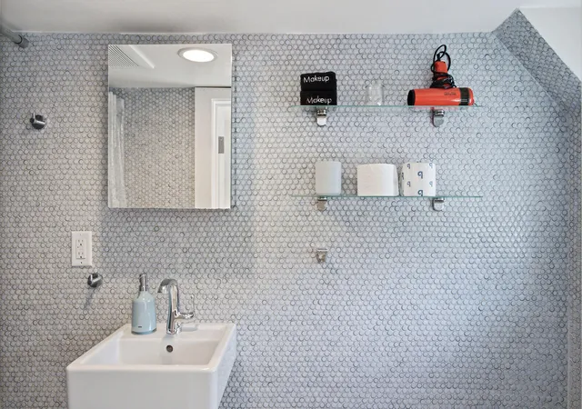 2nd image of 496 Commercial St, Provincetown, MA 02657