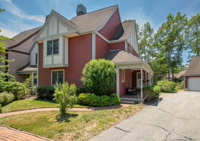 Homes for sale in Mashpee, MA | 10 Village Green Cir #UNIT 10, Mashpee, MA 02649 | MLS# 22603138