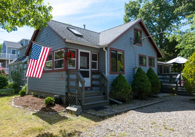 3rd image of 33 Kingwood St, Wareham, MA 02571 | MLS# 22602800