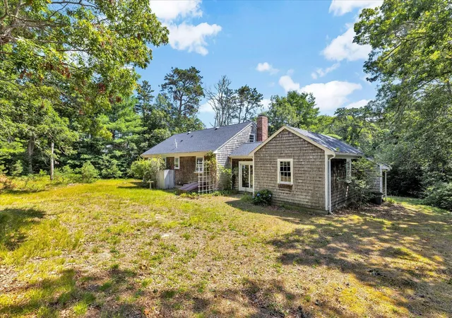 2nd image of 804 Putnam Ave, Cotuit, MA 02635 | MLS# 22603655