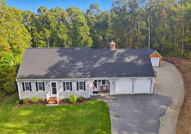 1st image of 10 Royal Cir, Sandwich, MA 02563 | MLS# 22603038