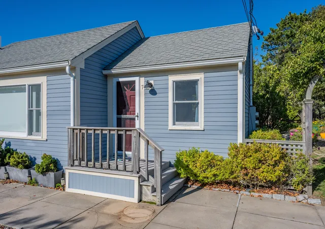 1st image of 962 Commercial St #UNIT 7, Provincetown, MA 02657 | MLS# 22603132