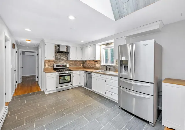 4th image of 16 Pine View Dr, Cotuit, MA 02635 | MLS# 22603078