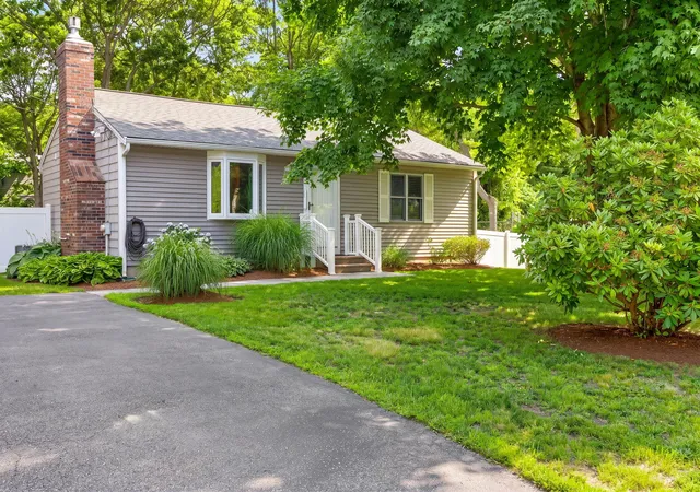 Homes for sale in Hyannis, MA | 545 Lincoln Rd Ext, Hyannis, MA 02601 | MLS# 22603228