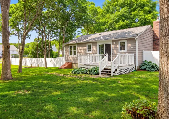 4th image of 545 Lincoln Rd Ext, Hyannis, MA 02601 | MLS# 22603228