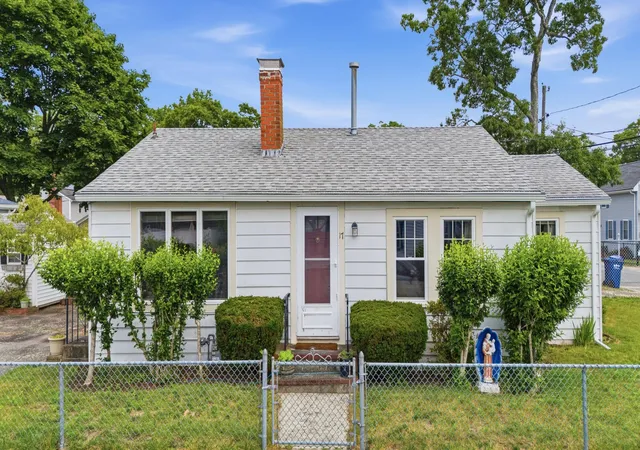Homes for sale in Wareham, MA | 17 Swift Ave, Wareham, MA 02571 | MLS# 22603235