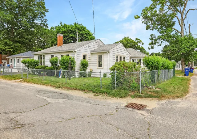 Homes for sale in Wareham, MA | 17 Swift Ave, Wareham, MA 02571 | MLS# 22603235