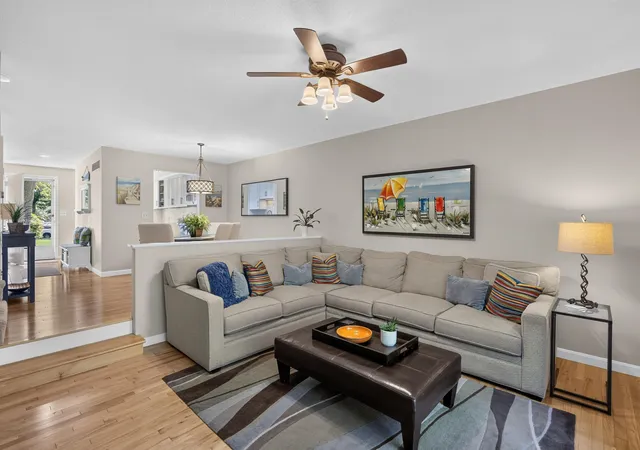 2nd image of 90 Forest Glade #UNIT 90, Teaticket, MA 02536 | MLS# 22603333