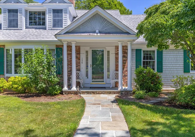 3rd image of 175 Hickory Hill Cir, Osterville, MA 02655 | MLS# 22603317