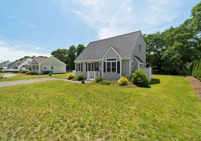 Homes for sale in Teaticket, MA | 140 Broken Bow Ln, Teaticket, MA 02536 | MLS# 22603387