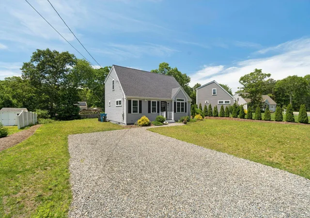 Homes for sale in Teaticket, MA | 140 Broken Bow Ln, Teaticket, MA 02536 | MLS# 22603387
