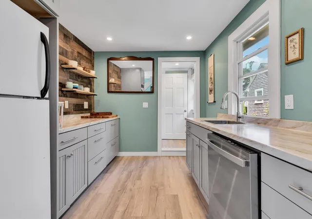 5th image of 44 Maple Ave, Hyannis, MA 02601 | MLS# 22603675