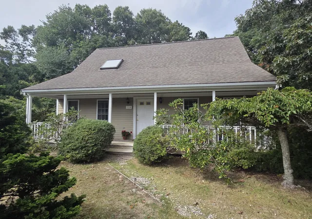 Photo 3 of Single family home for sale at 118 Algonquin Ave, Mashpee, MA 02649 | MLS# 22603495 | Listing updated on 2026-09-21