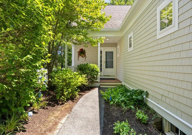 3rd image of 9 Blue Mdw Ct, Bourne, MA 02532