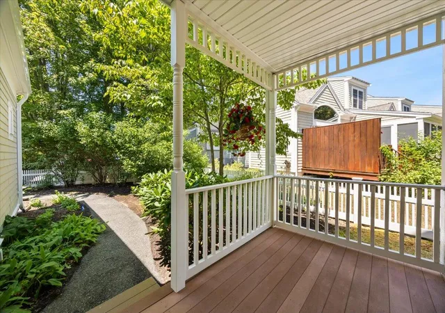 5th image of 9 Blue Mdw Ct, Bourne, MA 02532