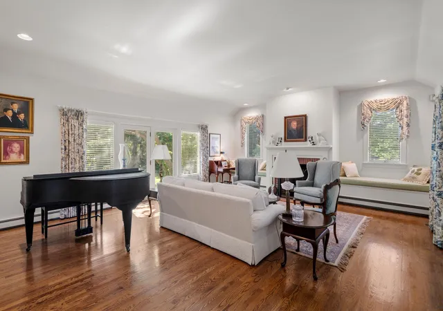 5th image of 15 Hayward Ln, Orleans, MA 02653 | MLS# 22603423