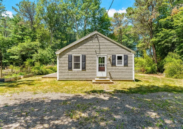 2nd image of 153 Dunns Pond Rd, Hyannis, MA 02601 | MLS# 22603489