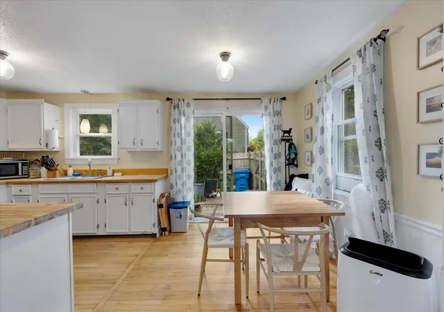 2nd image of 579 E Falmouth Hwy, East Falmouth, MA 02536 | MLS# 22603490
