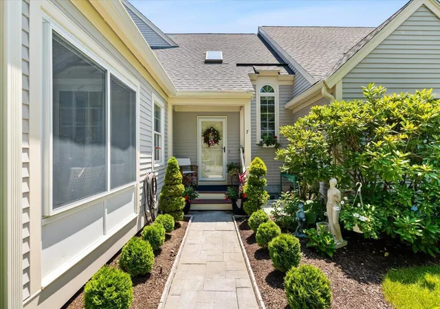 1st image of 7 Gold Leaf Ln #UNIT 7, Mashpee, MA 02649 | MLS# 22603532