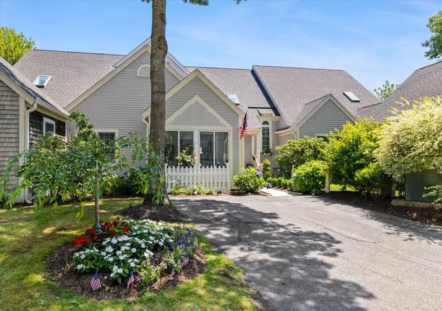 2nd image of 7 Gold Leaf Ln #UNIT 7, Mashpee, MA 02649 | MLS# 22603532