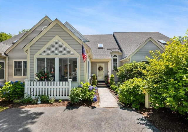 3rd image of 7 Gold Leaf Ln #UNIT 7, Mashpee, MA 02649 | MLS# 22603532