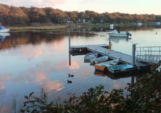 5th image of 241 Seaward #UNIT 241, Teaticket, MA 02536 | MLS# 22603625