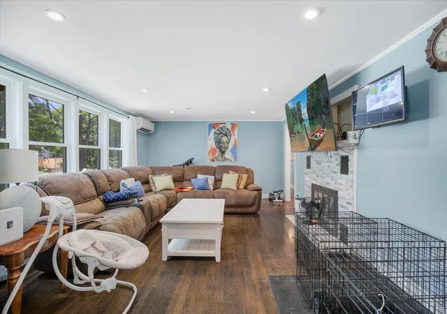 Photo 2 of Sale Pending at 160 Lincoln Rd, Hyannis, MA 02601 | MLS# 22603530 | Listing updated on 2026-10-24