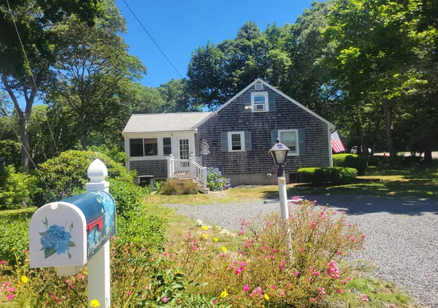 Photo 2 of Single family home for sale at 177 Bayview Cir, Osterville, MA 02655 | MLS# 22603520 | Listing updated on 2026-09-14