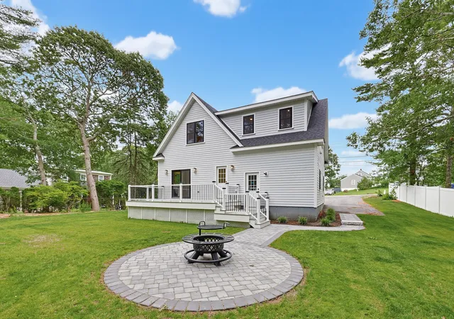 3rd image of 19 Puritan Rd, Buzzards Bay, MA 02532 | MLS# 22603570